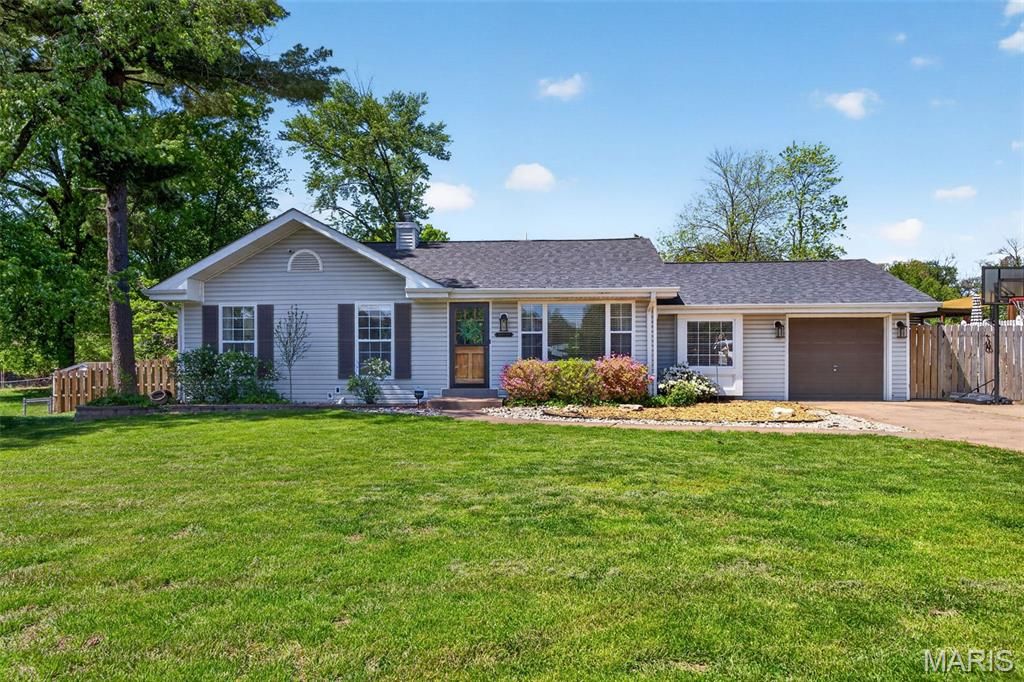 Photo of 247 Old Ballwin Road, Ballwin, MO 63021 (MLS # 26023654)