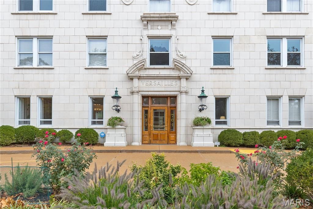 Photo of 709 S Skinker Boulevard #703, St Louis, MO 63105 (MLS # 25073140)