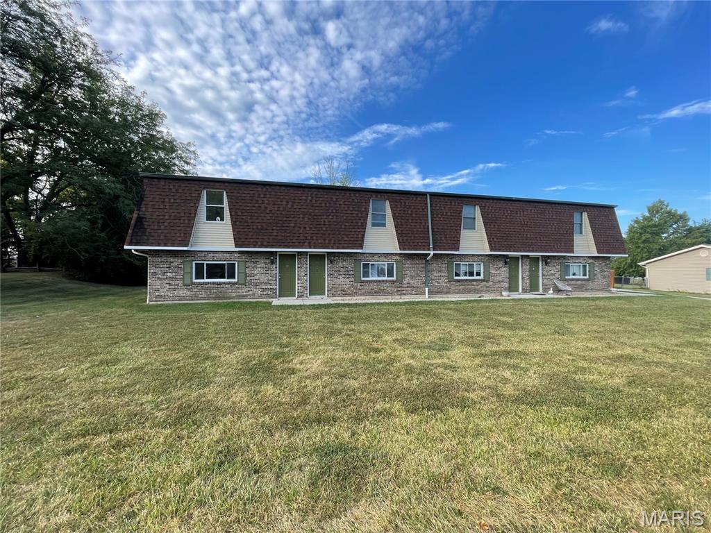 Photo of 1 Maple Hills Townhouse Drive, Warrenton, MO 63383 (MLS # 26063602)