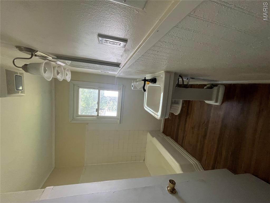 Lester - Residential