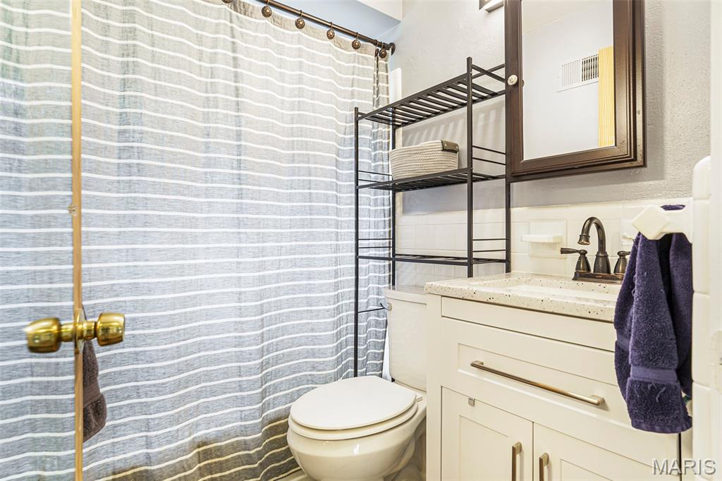 St Louis, Missouri 63125, United States, 3 Bedrooms Bedrooms, ,1 BathroomBathrooms,Residential,Active,209003