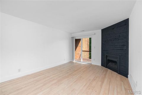 Tiny photo for 1920 Hunting Lake Court #202, Kirkwood, MO 63122 (MLS # 25069805)