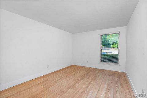 Tiny photo for 1920 Hunting Lake Court #202, Kirkwood, MO 63122 (MLS # 25069805)