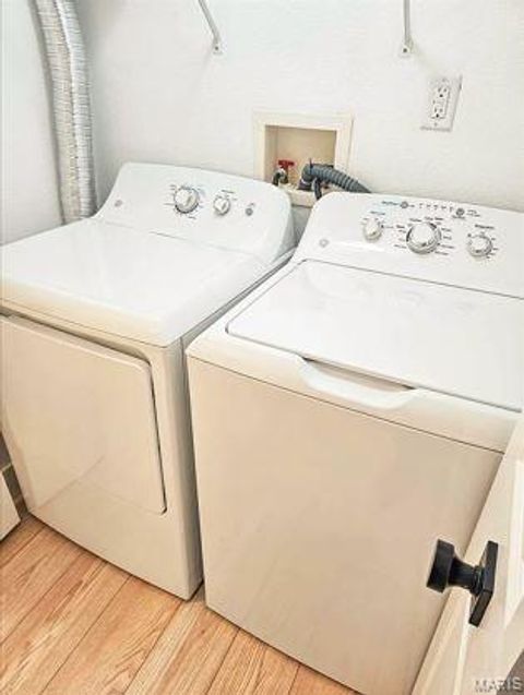 Tiny photo for 1920 Hunting Lake Court #202, Kirkwood, MO 63122 (MLS # 25069805)