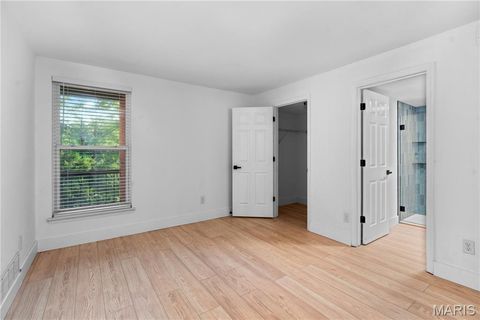 Tiny photo for 1920 Hunting Lake Court #202, Kirkwood, MO 63122 (MLS # 25069805)