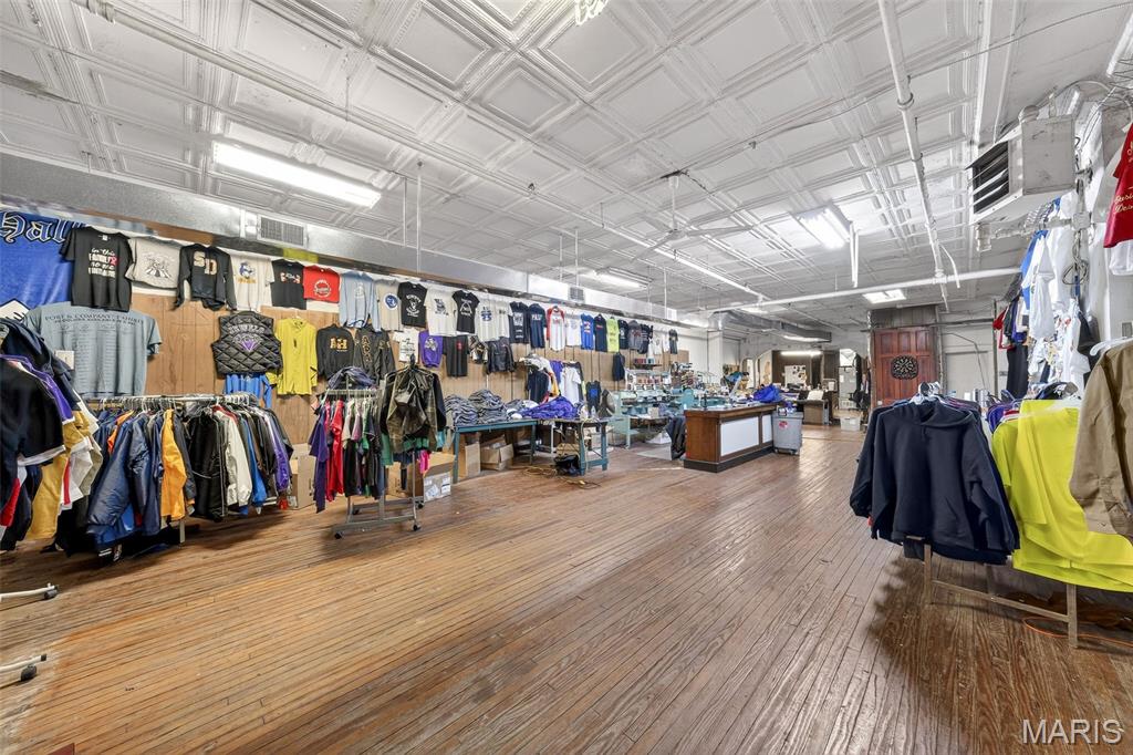 Hyde Park-65 - Commercial Sale