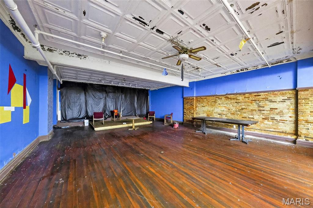 Hyde Park-65 - Commercial Sale