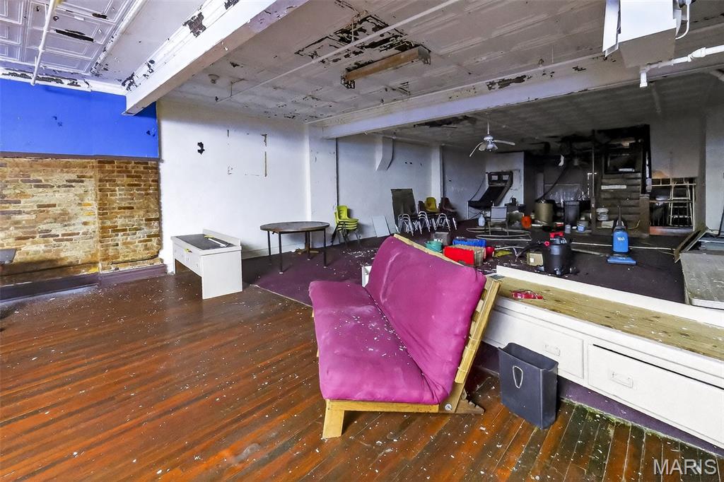 Hyde Park-65 - Commercial Sale