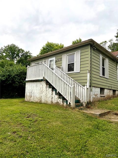 Photo of 217 Center Drive, Caseyville, IL 62232 (MLS # 26032177)