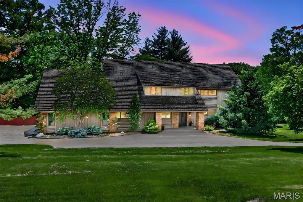 Photo of 11 Denny Lane, Huntleigh, MO 63131 (MLS # 26013789)
