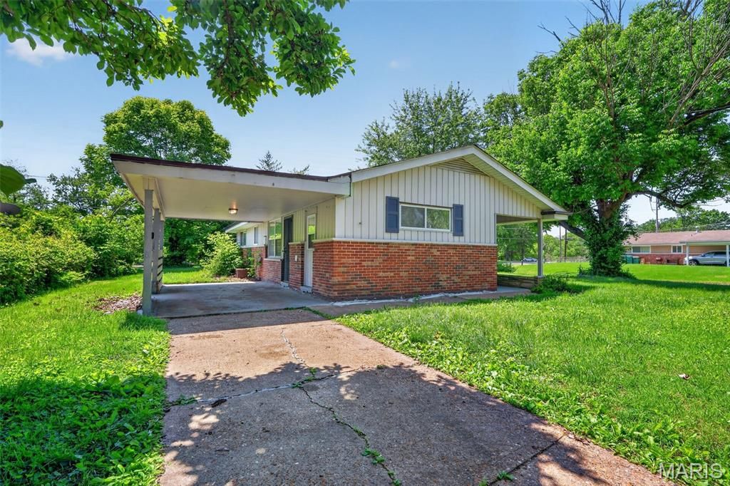 Photo of 2314 Collett Drive, St Louis, MO 63136 (MLS # 26026943)