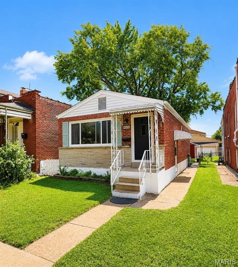 Photo of 4030 Winnebago Street, St Louis, MO 63116 (MLS # 26057169)