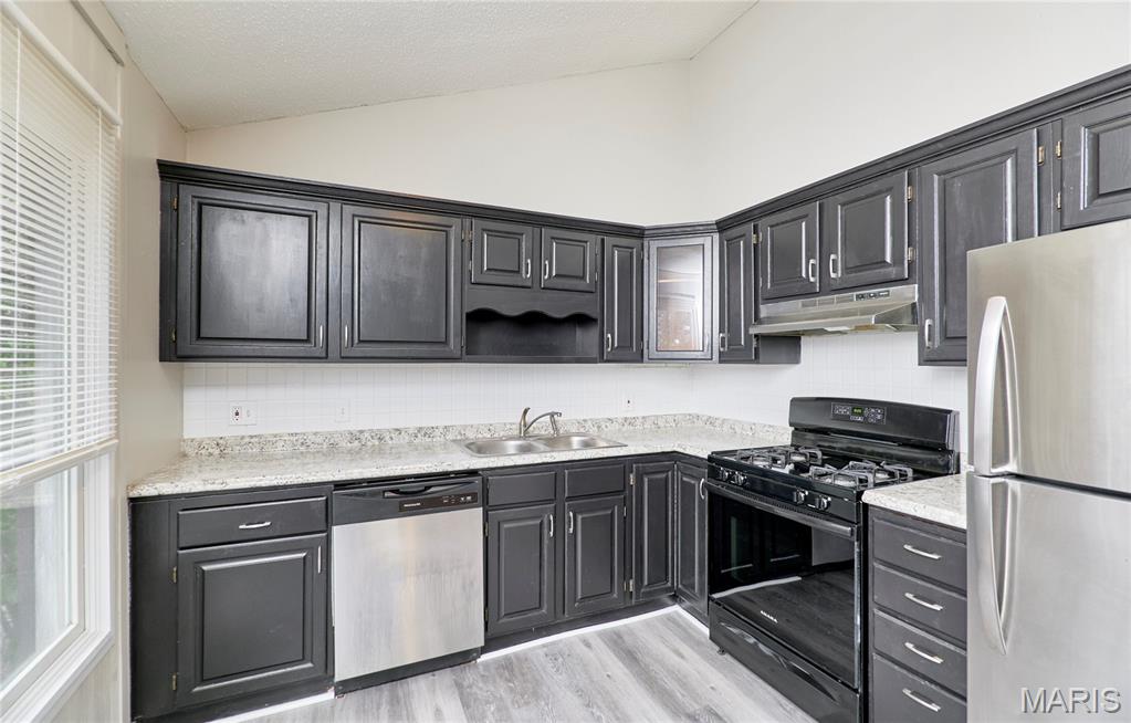 Mayer Wedgwood Green Pheasant Run - Residential Lease