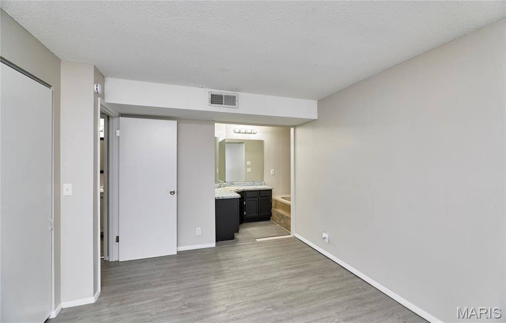 Mayer Wedgwood Green Pheasant Run - Residential Lease