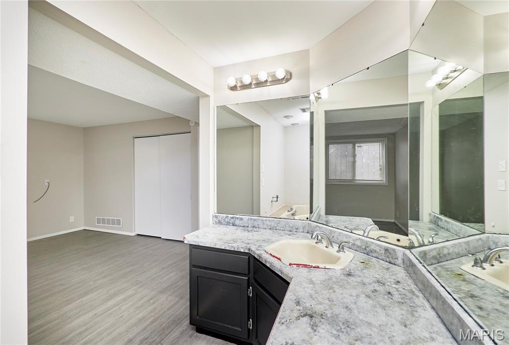 Mayer Wedgwood Green Pheasant Run - Residential Lease