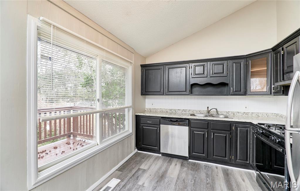 Mayer Wedgwood Green Pheasant Run - Residential Lease