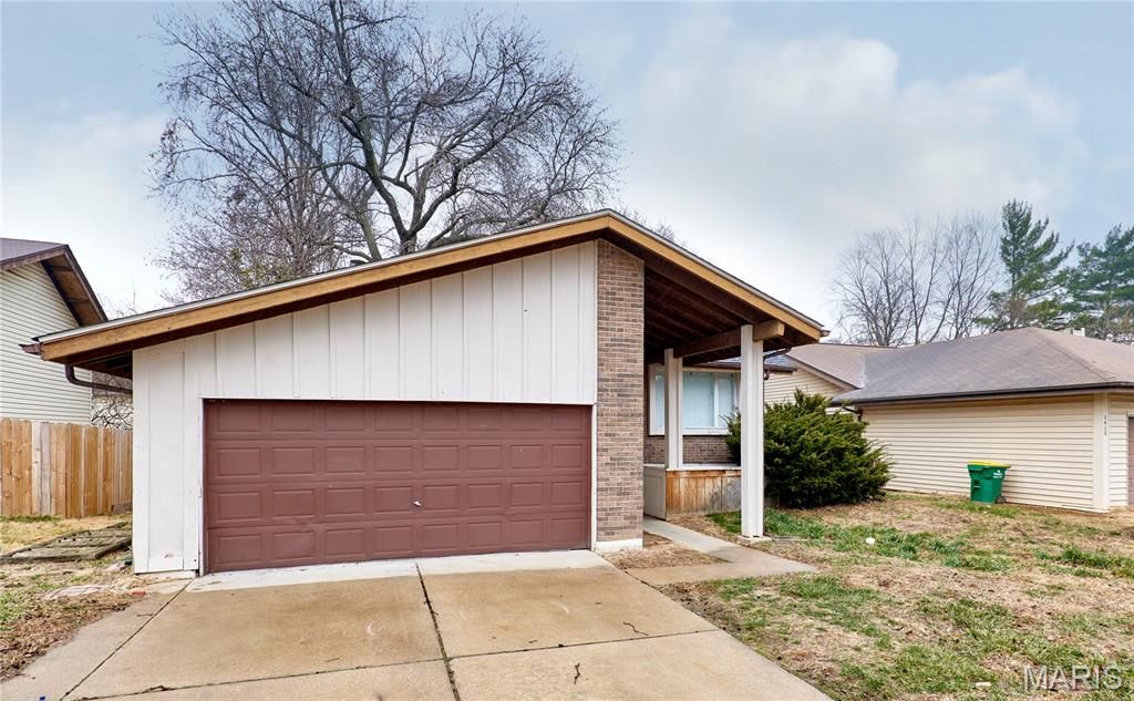 Photo of 1622 Barkwood Drive, Florissant, MO 63031 (MLS # 26013714)