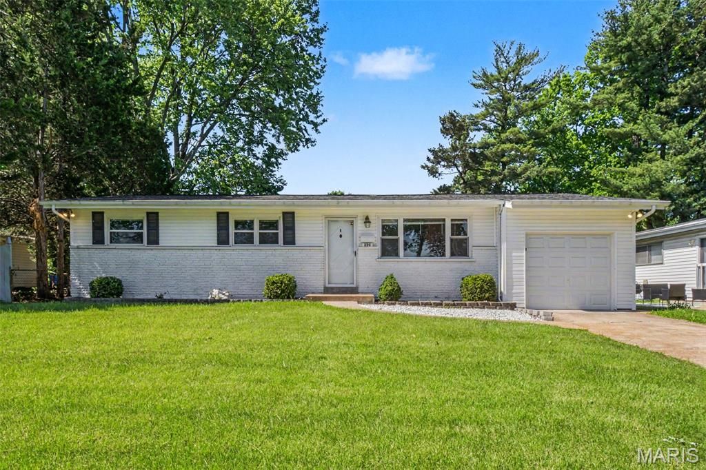 Photo of 220 Francisca Drive, Florissant, MO 63031 (MLS # 26026433)