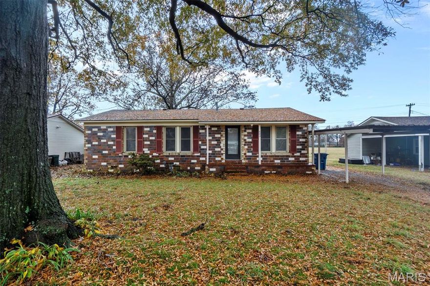 3 Bedroom with 1 1/2 bath home located in Portageville.