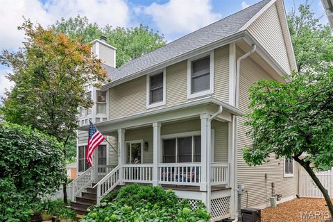 Photo of 1139 Hawken Place, Webster Groves, MO 63119 (MLS # 25069378)
