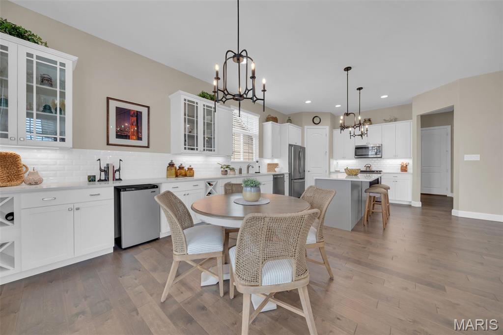 Lake St Louis, Missouri 63367, United States, 4 Bedrooms Bedrooms, ,4 BathroomsBathrooms,Residential,Active,208073