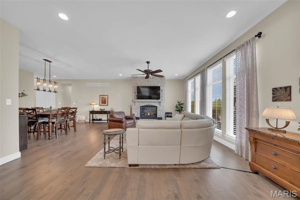 Lake St Louis, Missouri 63367, United States, 4 Bedrooms Bedrooms, ,4 BathroomsBathrooms,Residential,Active,208073