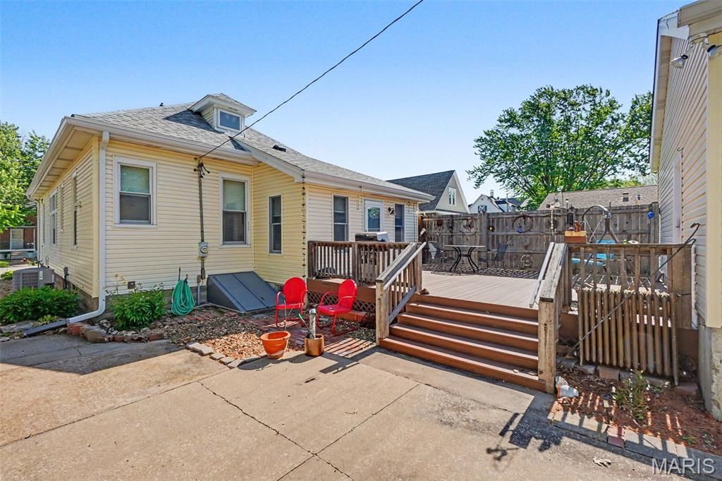 Photo of 815 Adams Street, St Charles, MO 63301 (MLS # 26024410)