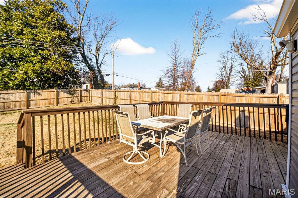 St Louis, Missouri 63114, United States, 2 Bedrooms Bedrooms, ,1 BathroomBathrooms,Residential,Active,252298