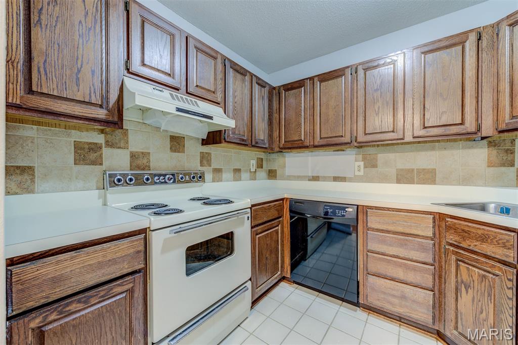 Brentwood Forest Condo Ph Two - Residential