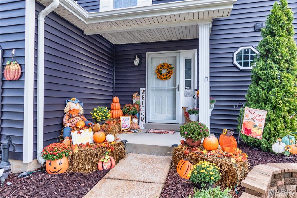 2906 Greenmont Court