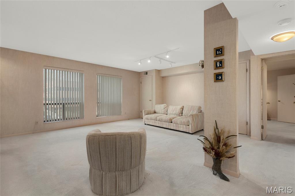 Coeur De Royale Condo - Residential