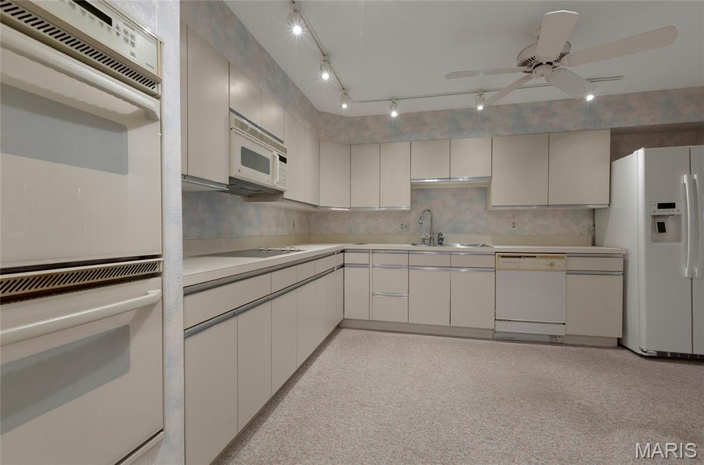 Coeur De Royale Condo - Residential