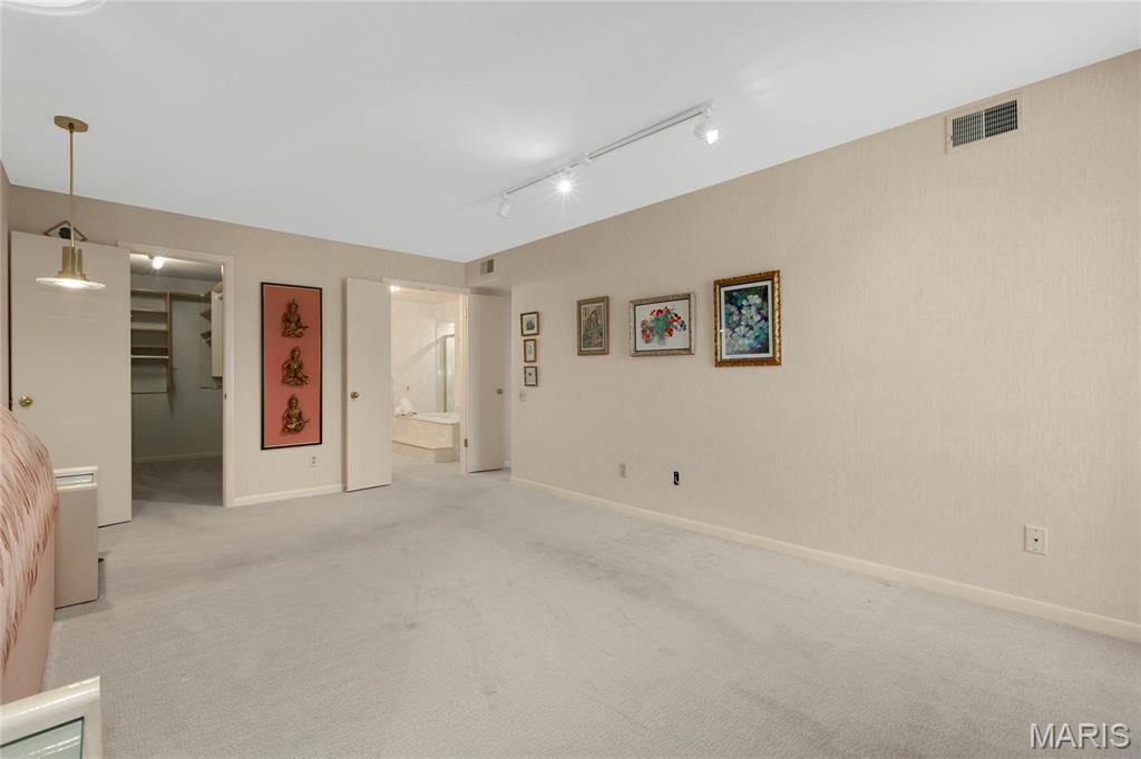 Coeur De Royale Condo - Residential