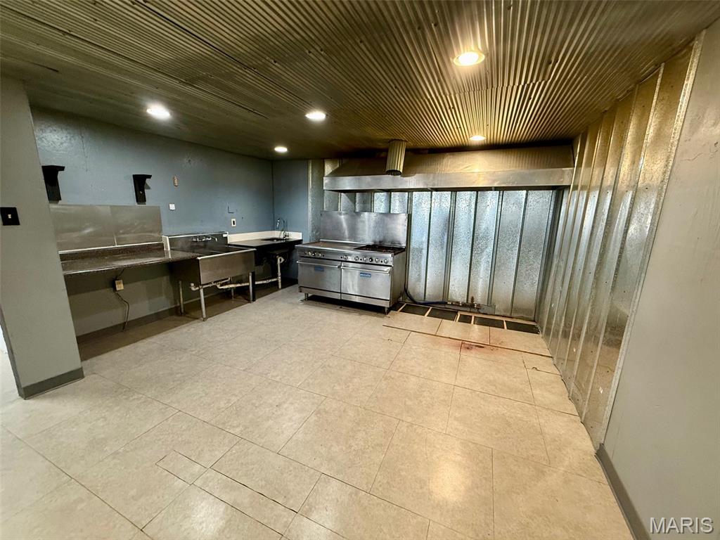 n/a - Commercial Sale