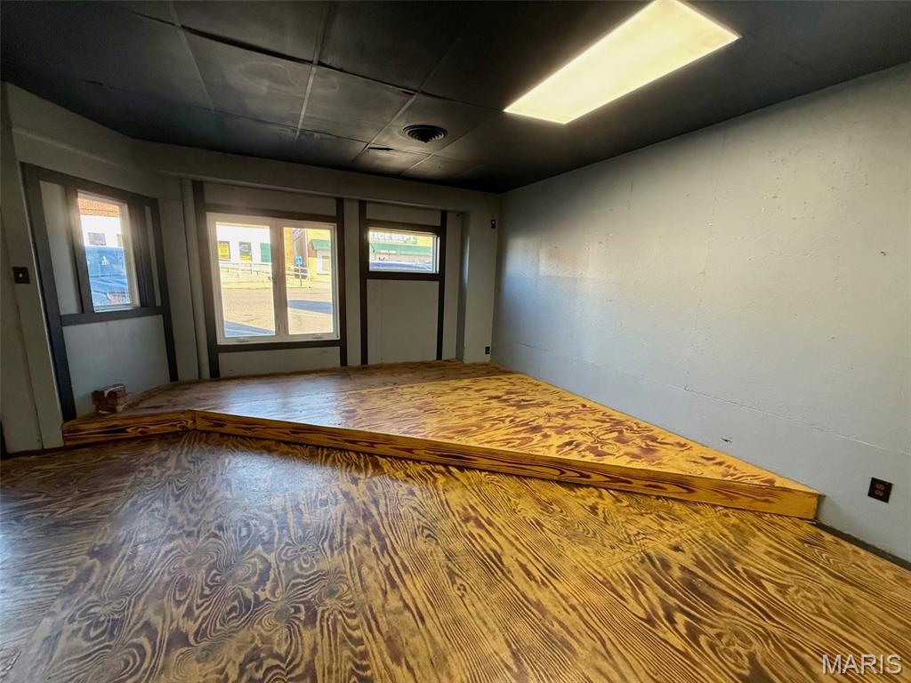 n/a - Commercial Sale