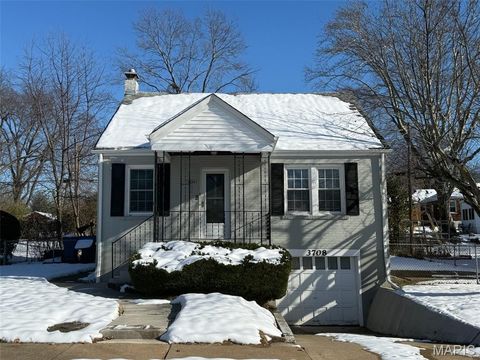 3708 Killarney Court St John MO 63114