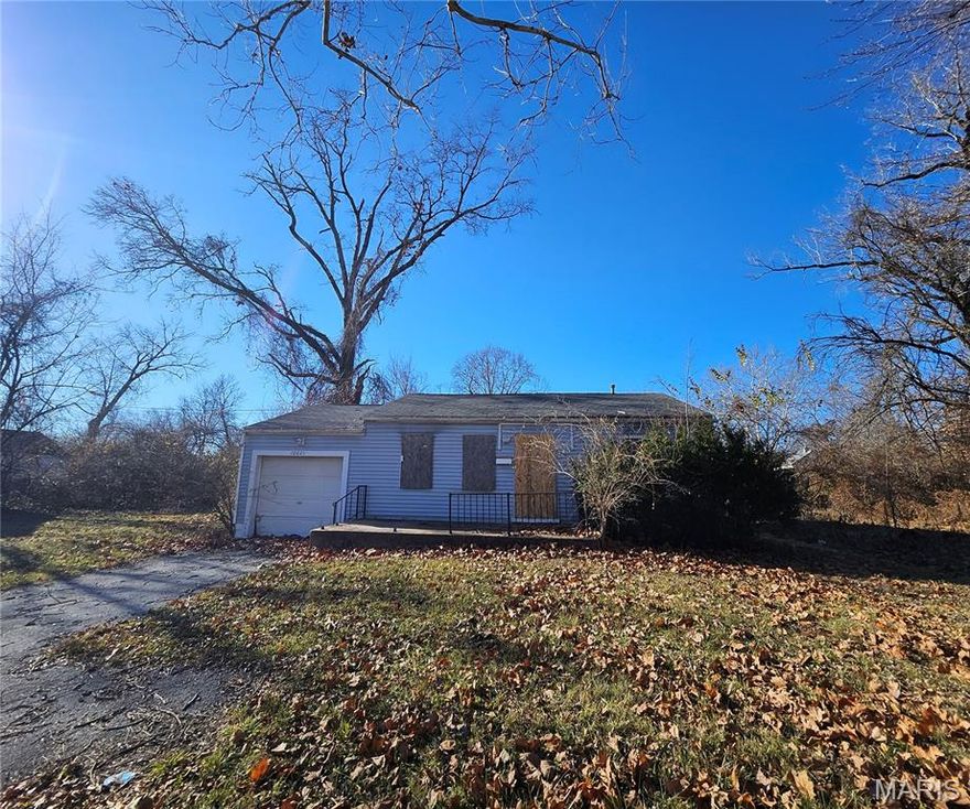 **Package Deal – 63136 Investment Opportunity**

Six single-family homes being sold as a package for **$399,000** in the 63136 zip code:
10423 Royal Dr, 10117 Royal Dr, 10429 Earl, 10149 Count Dr, 10308 Lord Dr, and 10021 Baron.

All properties are **vacant** and offer strong value-add potential for investors.

**Sold as-is. Package sale only.**