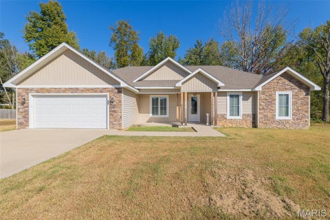 Photo of 229 Wellington Drive, Poplar Bluff, MO 63901 (MLS # 26068192)