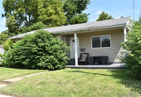 Photo of 302 Barthel Avenue, St Charles, MO 63301 (MLS # 26047347)