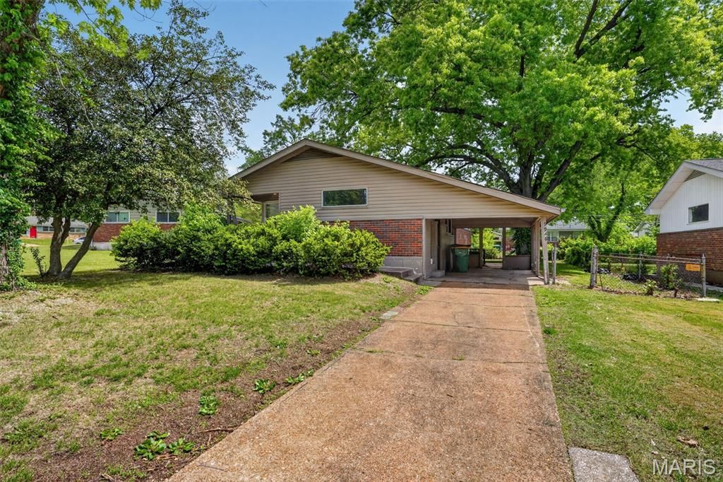 Photo of 9946 Lanier Drive, St Louis, MO 63136 (MLS # 26022985)