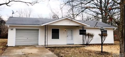 Photo of 2 Taylor Avenue, Wentzville, MO 63385 (MLS # 25067111)