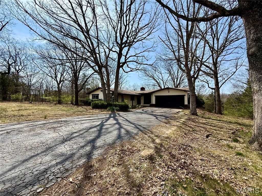 Photo of 333 Rue Chambly, Bonne Terre, MO 63628 (MLS # 26019000)