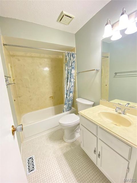 Tiny photo for 2268 Kittridge Court, Chesterfield, MO 63017 (MLS # 26025666)