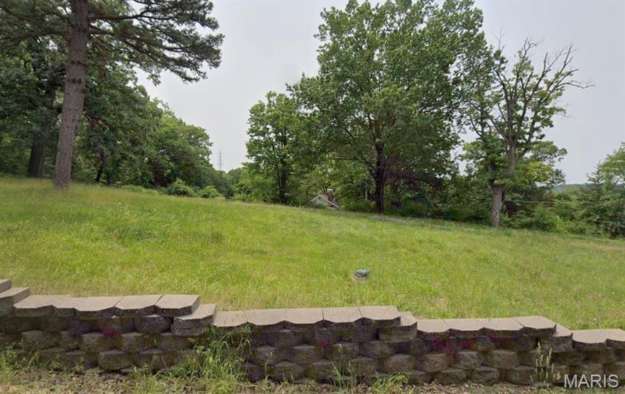Residential vacant lot just under 1 acre located in the Sunset Hills area within the Lindbergh School District. Level lot in an established neighborhood with convenient access to schools, parks, shopping, and major highways. Ideal opportunity to build a custom home.