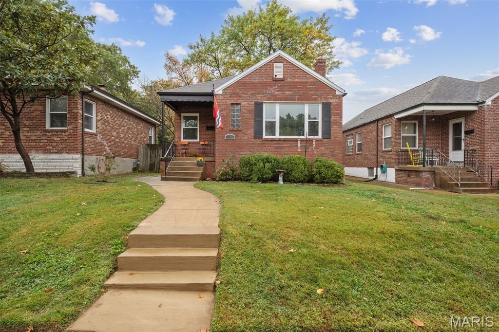 Photo of 5504 Mardel Avenue, St Louis, MO 63109 (MLS # 25071323)
