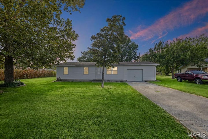 Photo 1 of 31 — 708 S 3rd Street, Irvington, IL 62848