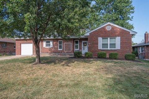 Tiny photo for 5118 Kingwood Drive, St Louis, MO 63123 (MLS # 26058823)