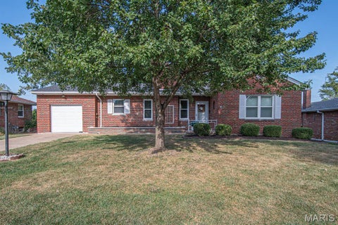 Photo of 5118 Kingwood Drive, St Louis, MO 63123 (MLS # 26058823)
