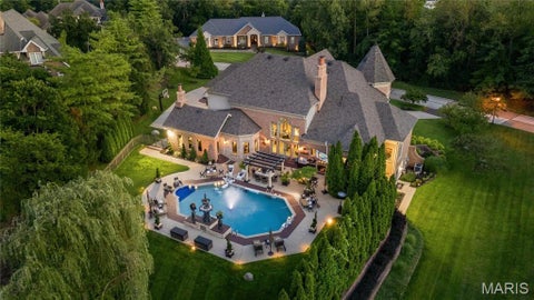 Photo of 12947 Sunset Bluff Court, Sunset Hills, MO 63127 (MLS # 26043577)