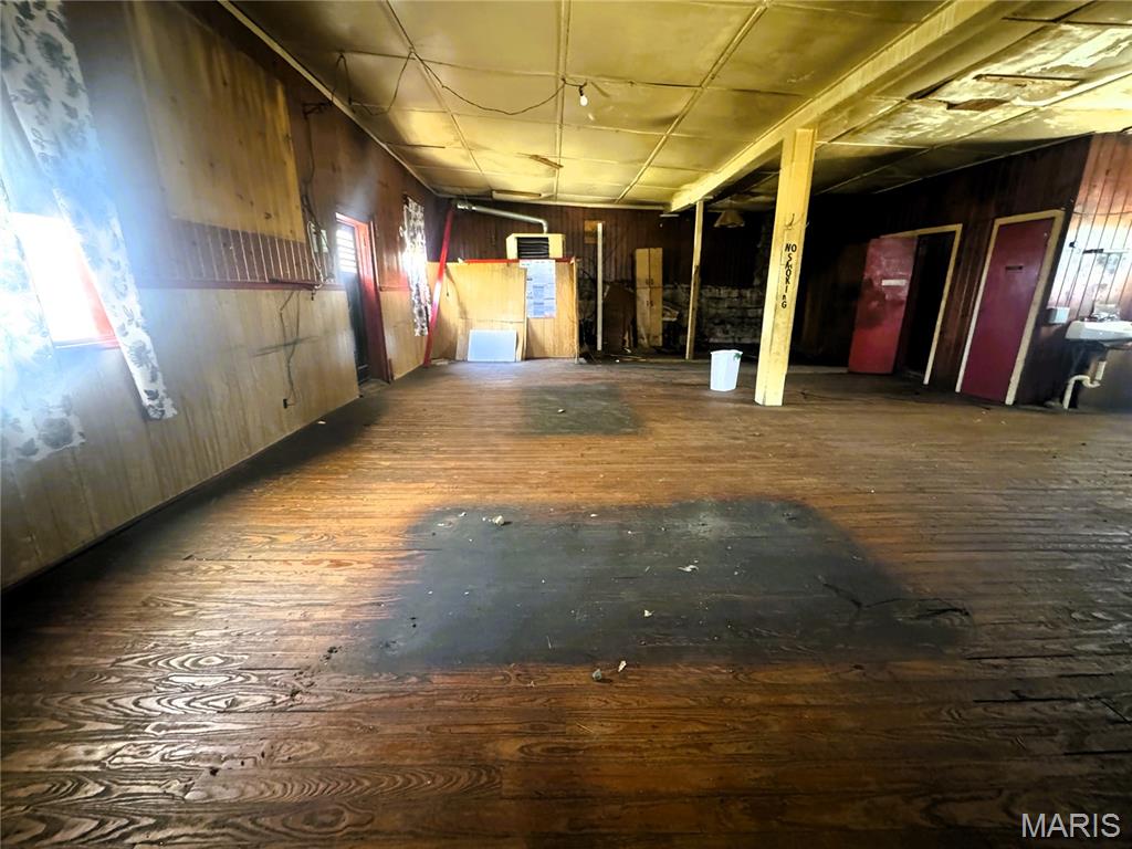 n/a - Commercial Sale